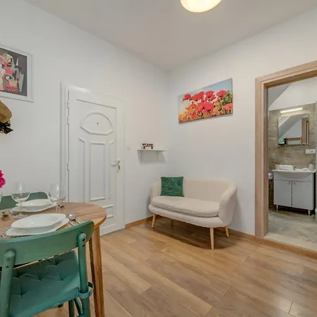Dar Mar - Studio In The Heart Of Apartment Split